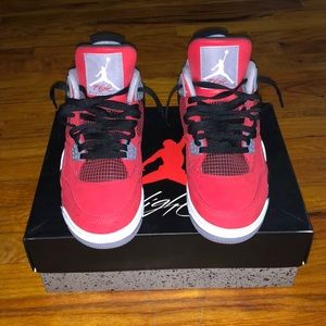 Jordan’s 4 toro bravo size 10
